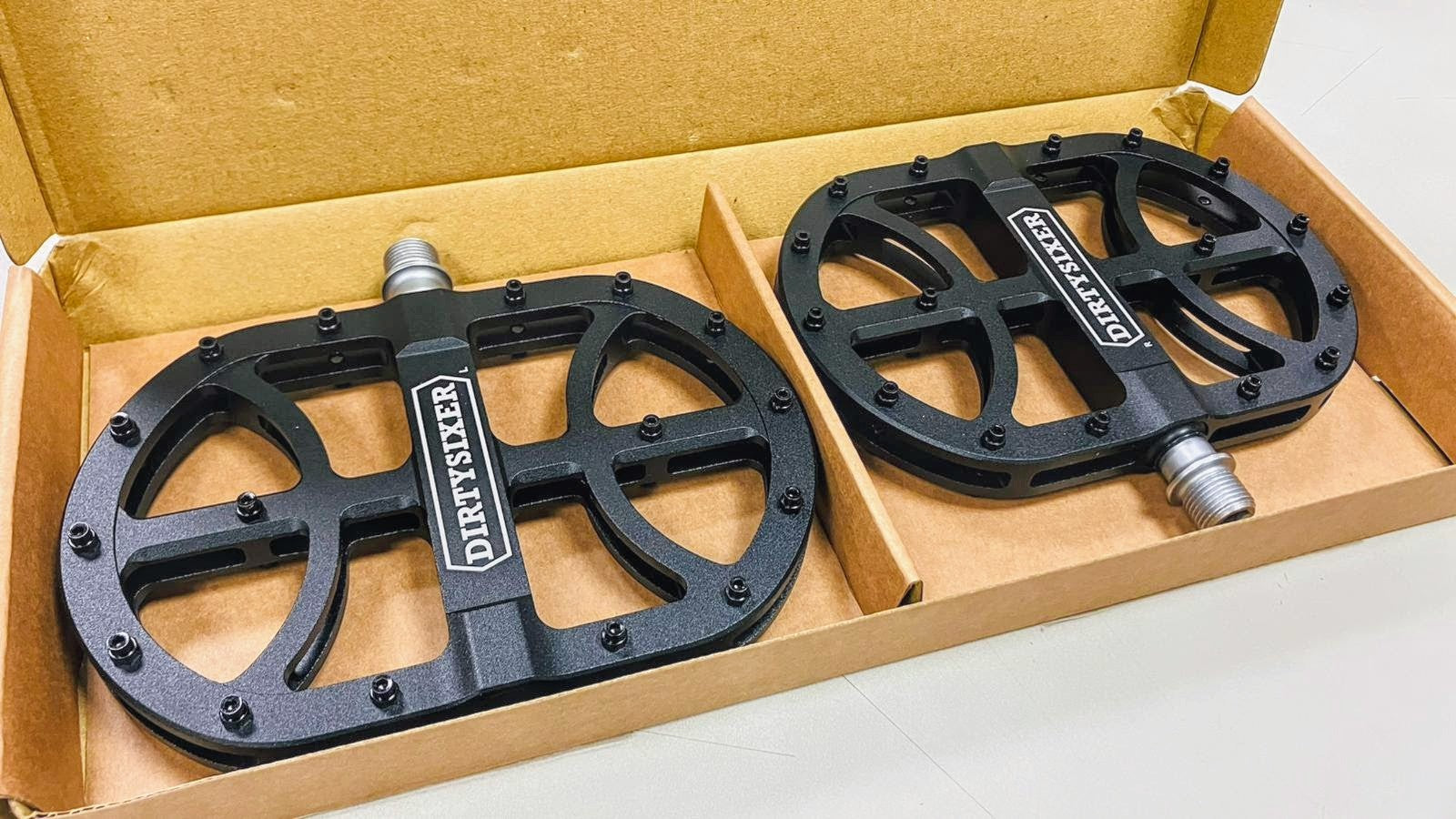 DirtySixer pedals - Main Image